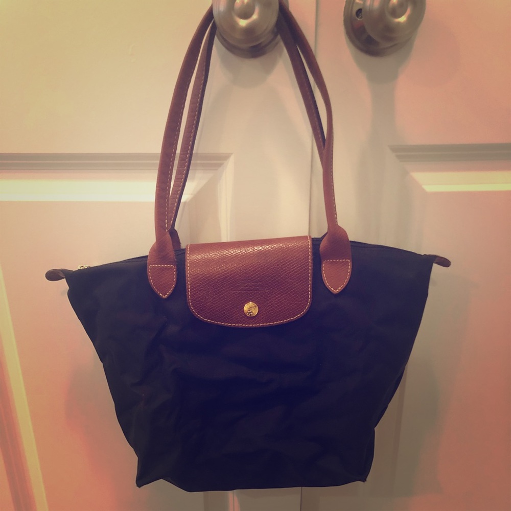 Long champ medium black bag